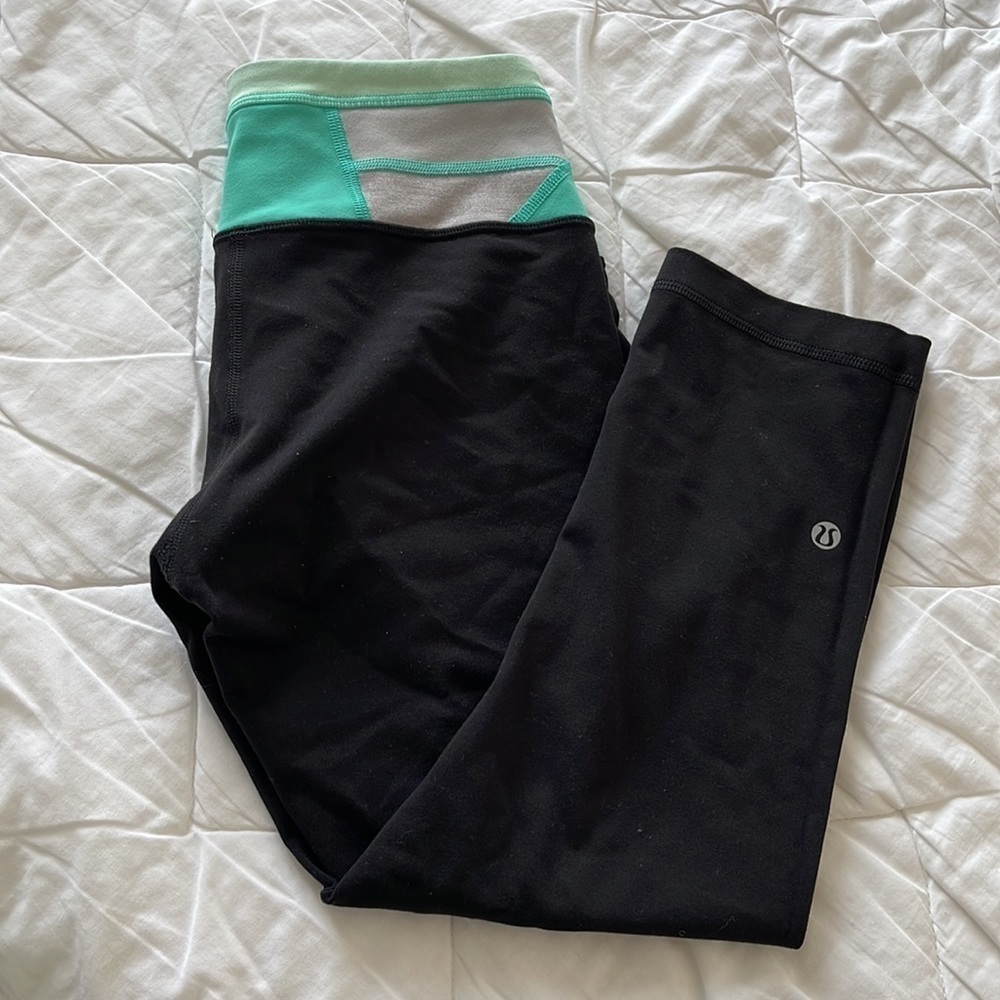 Lululemon reversible crop legging - Picture 3 of 4